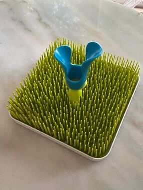 Blue & Lime Bottle Drying Rack with Grass Insert